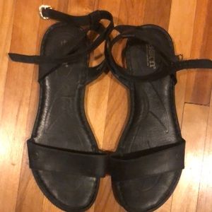 Born Arica Black Leather Sandals 10M